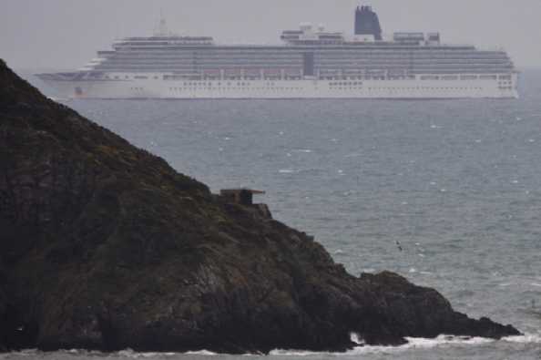 24 February 2021 - 16-15-33
The cruise ships keep coming....past. This is Arcadia about five miles away.
Now it looks like the boat park in Torbay will continue throughout the summer as Cunard and P&O cancel bookings until August.
-------------------------
Cruise ship Arcadia passes Dartmouth.